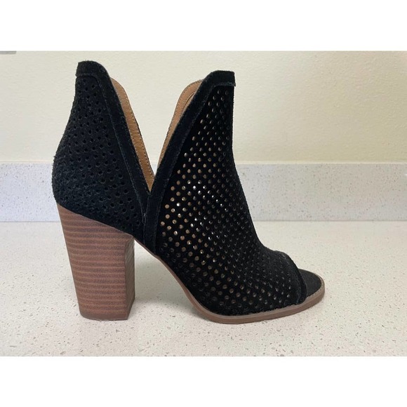 Lucky Brand Peep Toe Perforated Black Boot - Size 9 - Picture 6 of 11